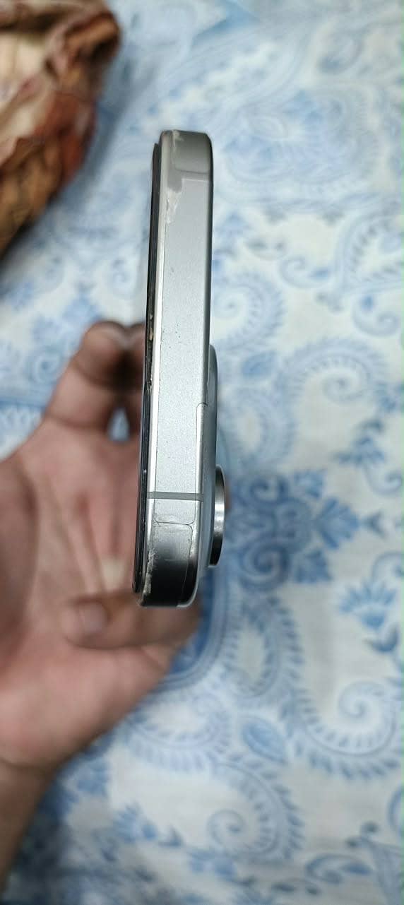 Apple iPhone 15 Pro Max 6