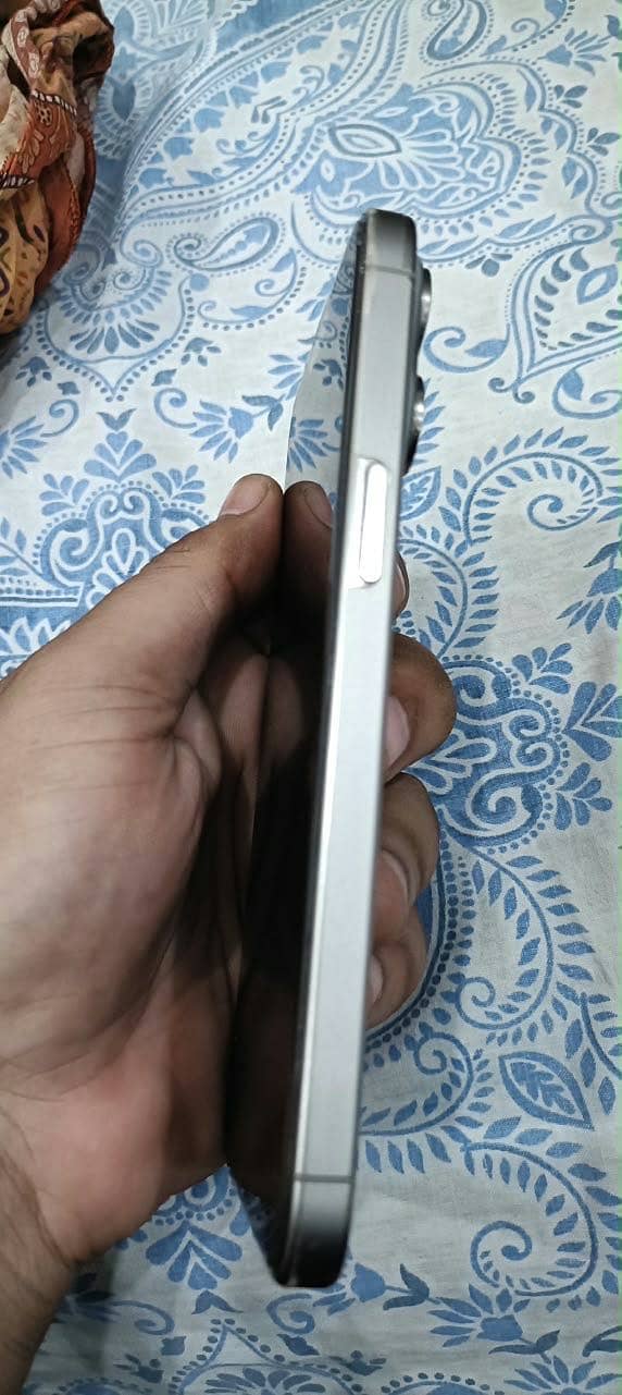 Apple iPhone 15 Pro Max 8