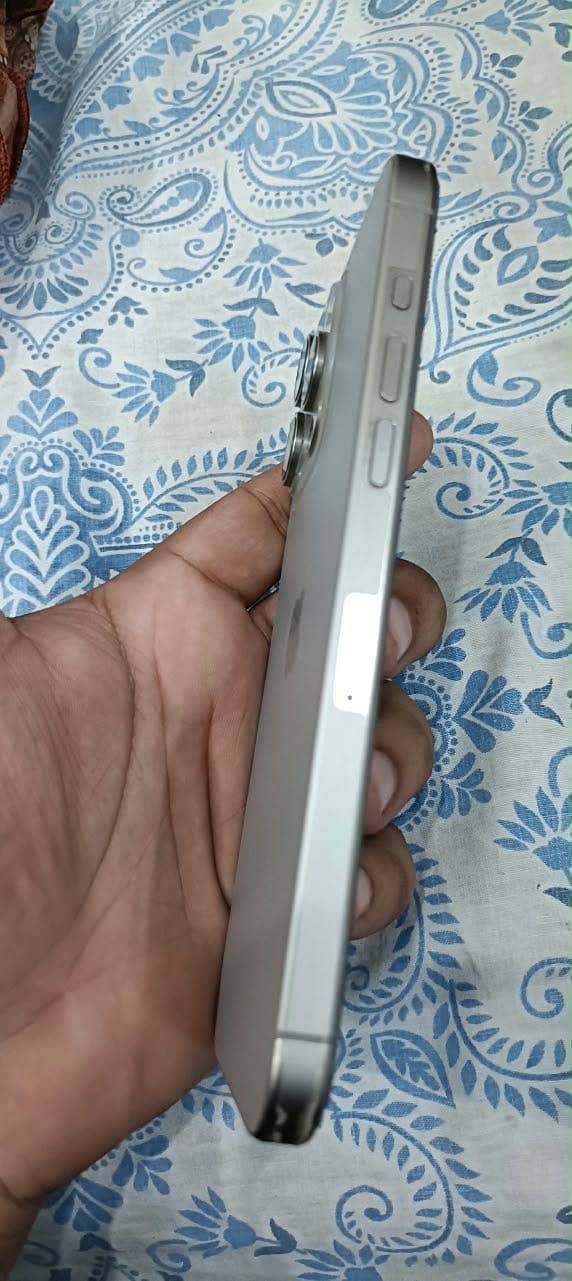 Apple iPhone 15 Pro Max 10