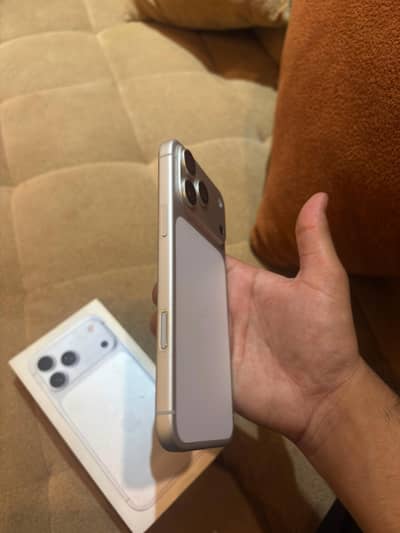 iPhone 17 Pro Max JV