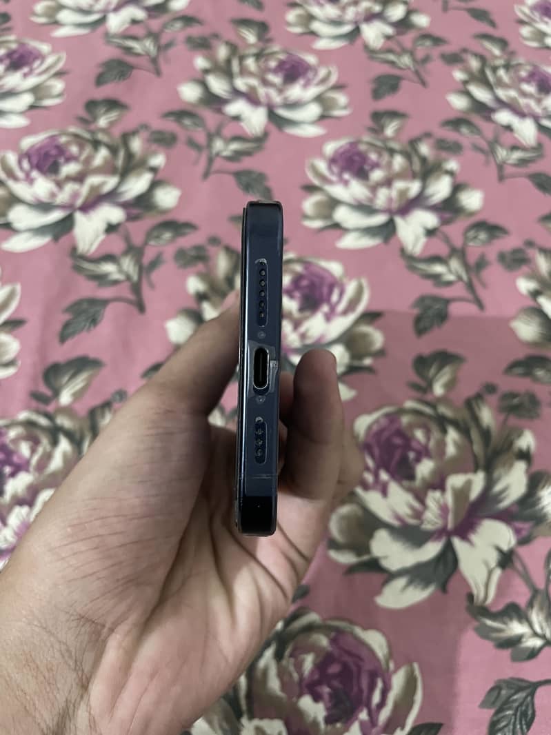 Apple iPhone 15 Pro Max 4