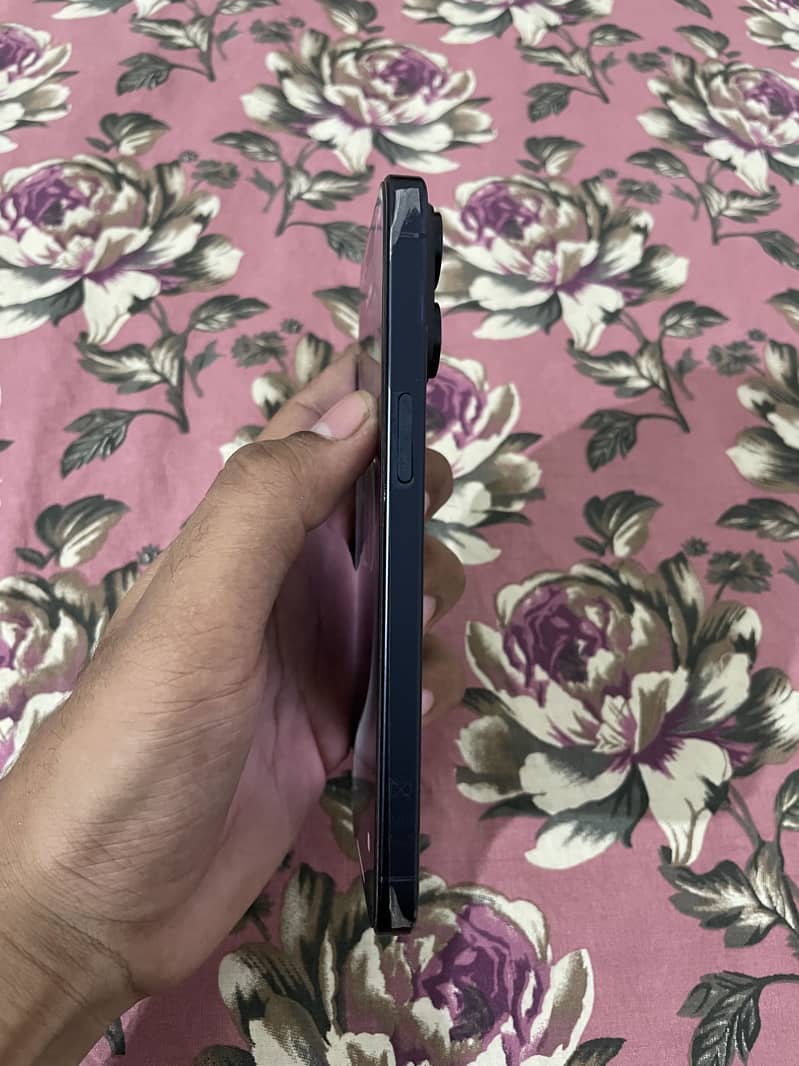 Apple iPhone 15 Pro Max 5