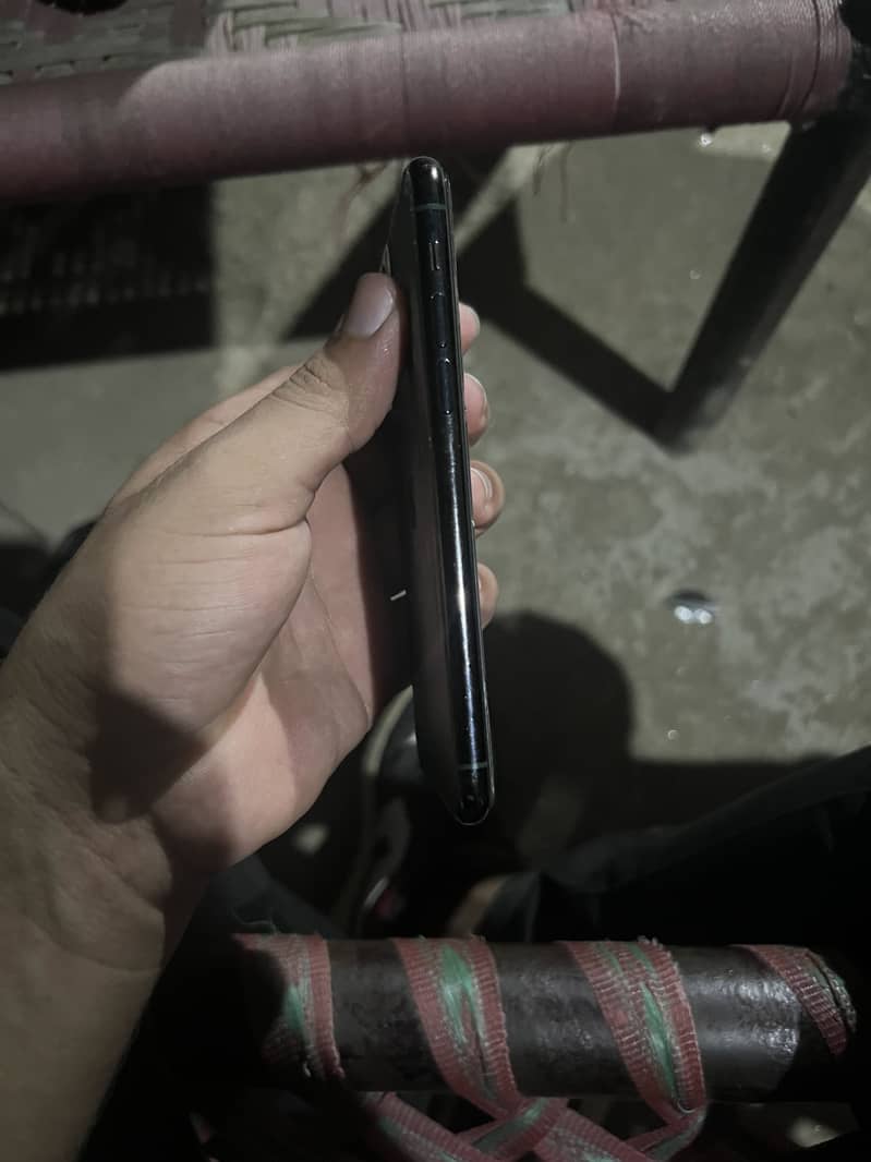 Apple iPhone 11 Pro 2