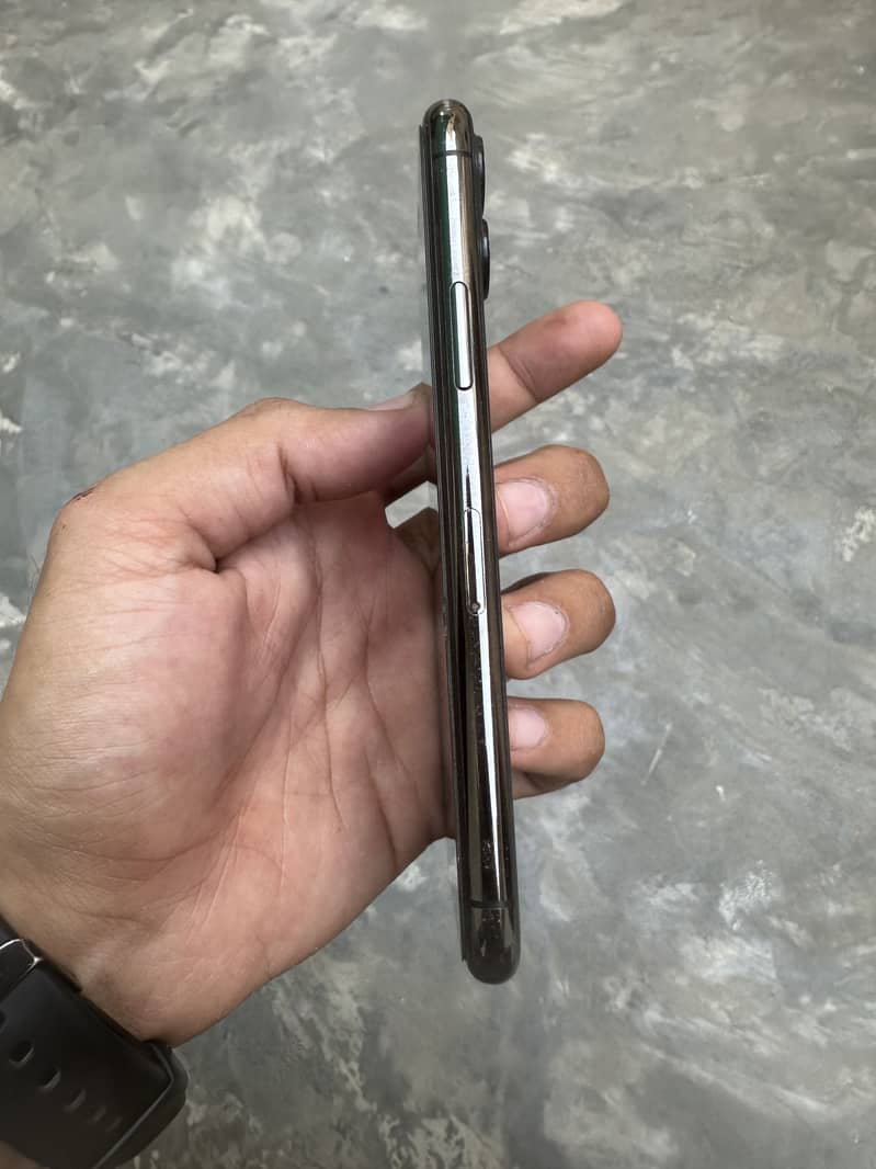 Apple iPhone 11 Pro 2