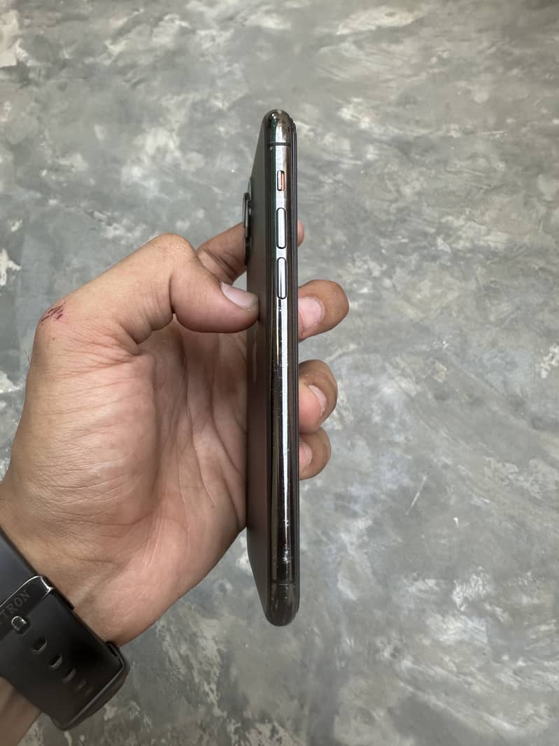 Apple iPhone 11 Pro 6