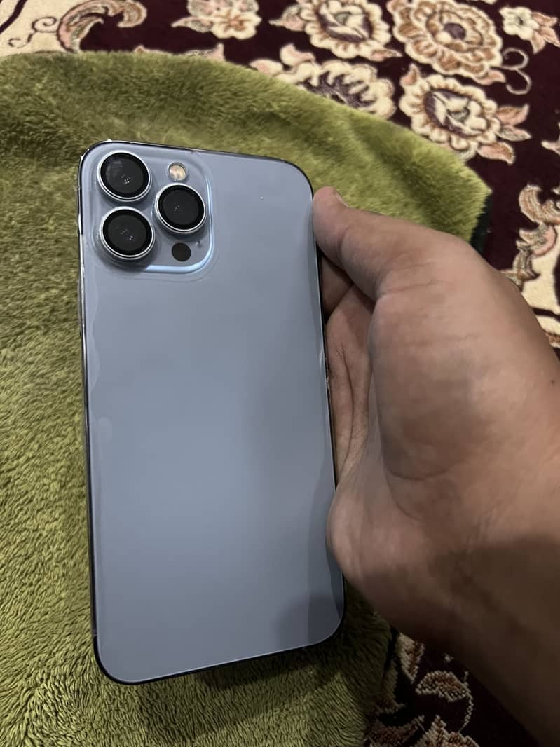 Apple iPhone 13 Pro Max 2