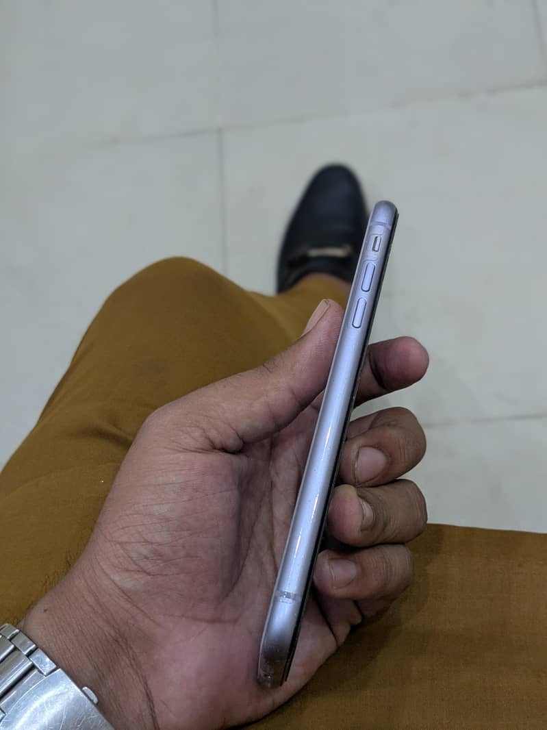Apple iPhone 11 3