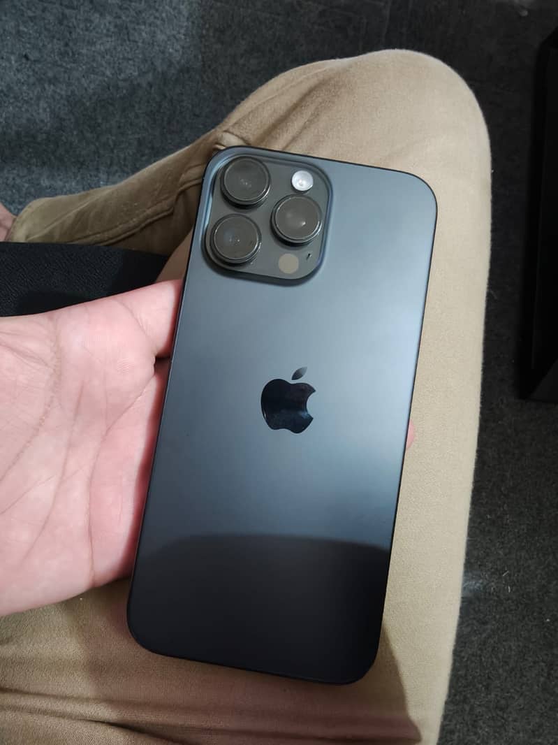 Apple iPhone 16 Pro Max 0