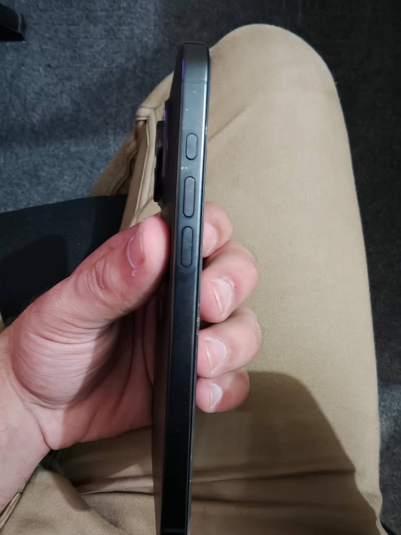 Apple iPhone 16 Pro Max 1
