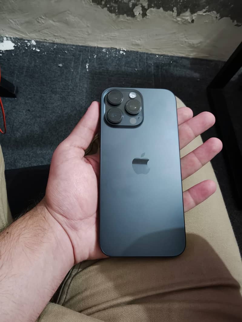 Apple iPhone 16 Pro Max 5