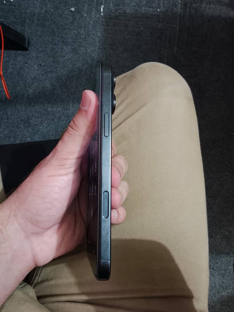 Apple iPhone 16 Pro Max 6