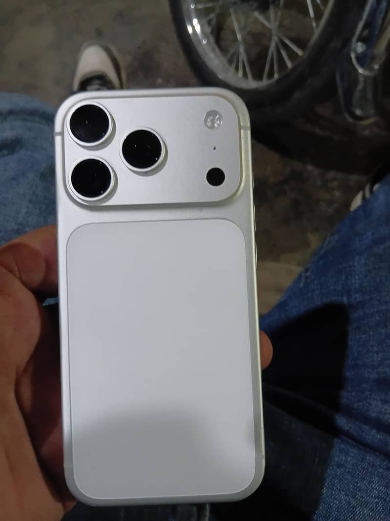 Apple iPhone 17 Pro 1