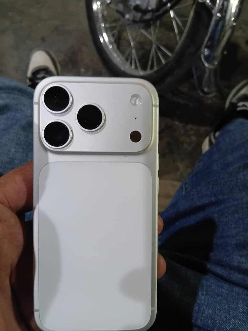 Apple iPhone 17 Pro 2