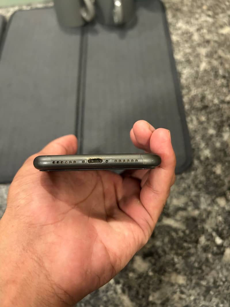 Apple iPhone 11 7