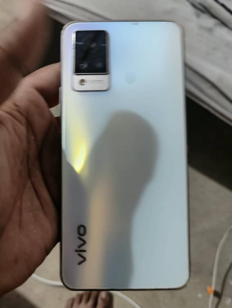Vivo V21 1