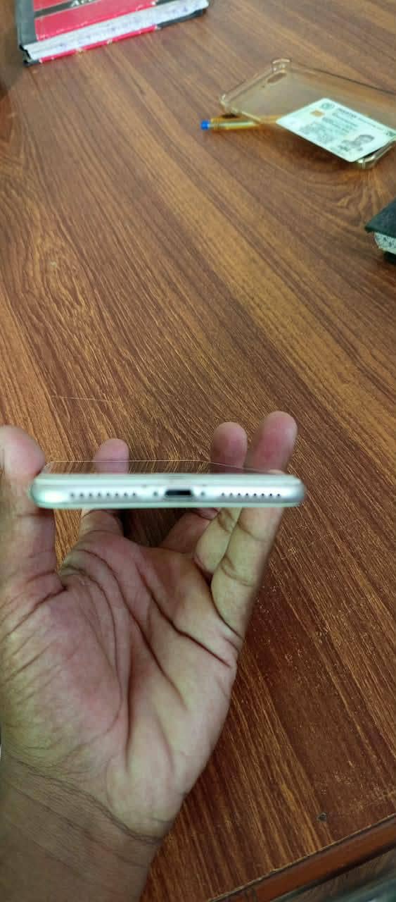 Apple iPhone 7 Plus 3