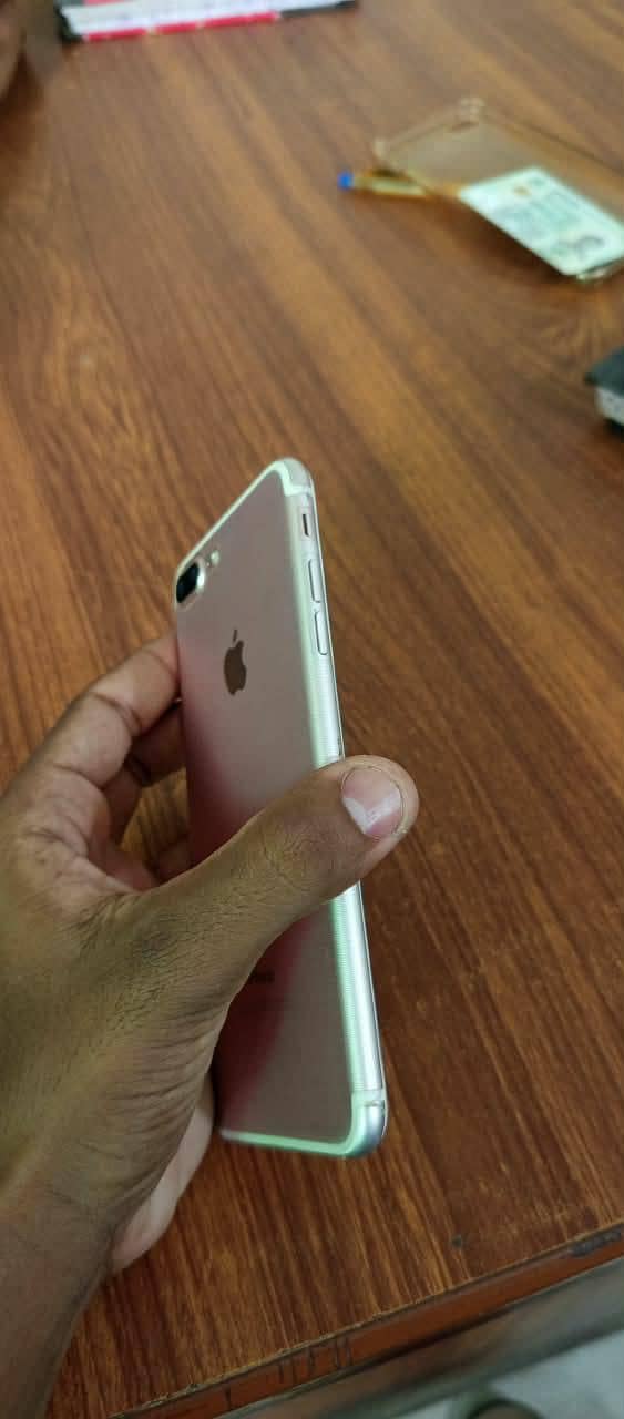 Apple iPhone 7 Plus 4