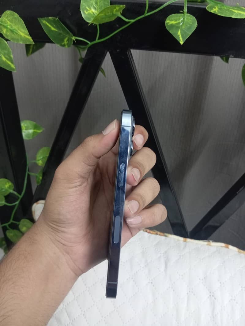 Apple iPhone 13 Pro 2