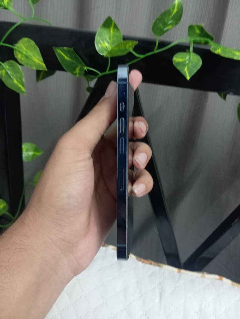 Apple iPhone 13 Pro 4