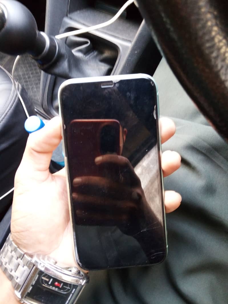 Apple iPhone 11 4