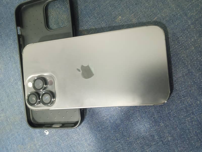 Apple iPhone 13 Pro Max 2