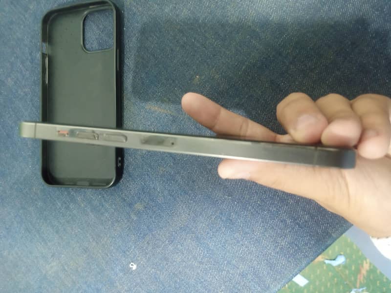 Apple iPhone 13 Pro Max 4