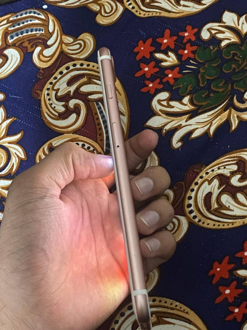 Apple iPhone 7 Plus 2
