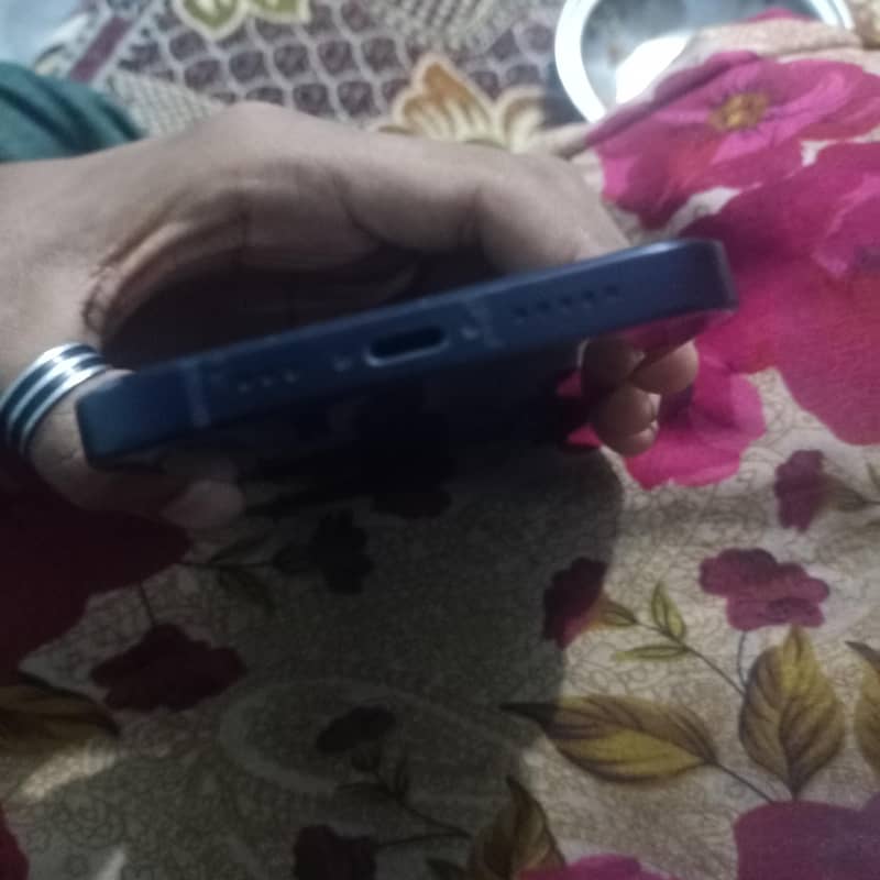 Apple iPhone 12 1