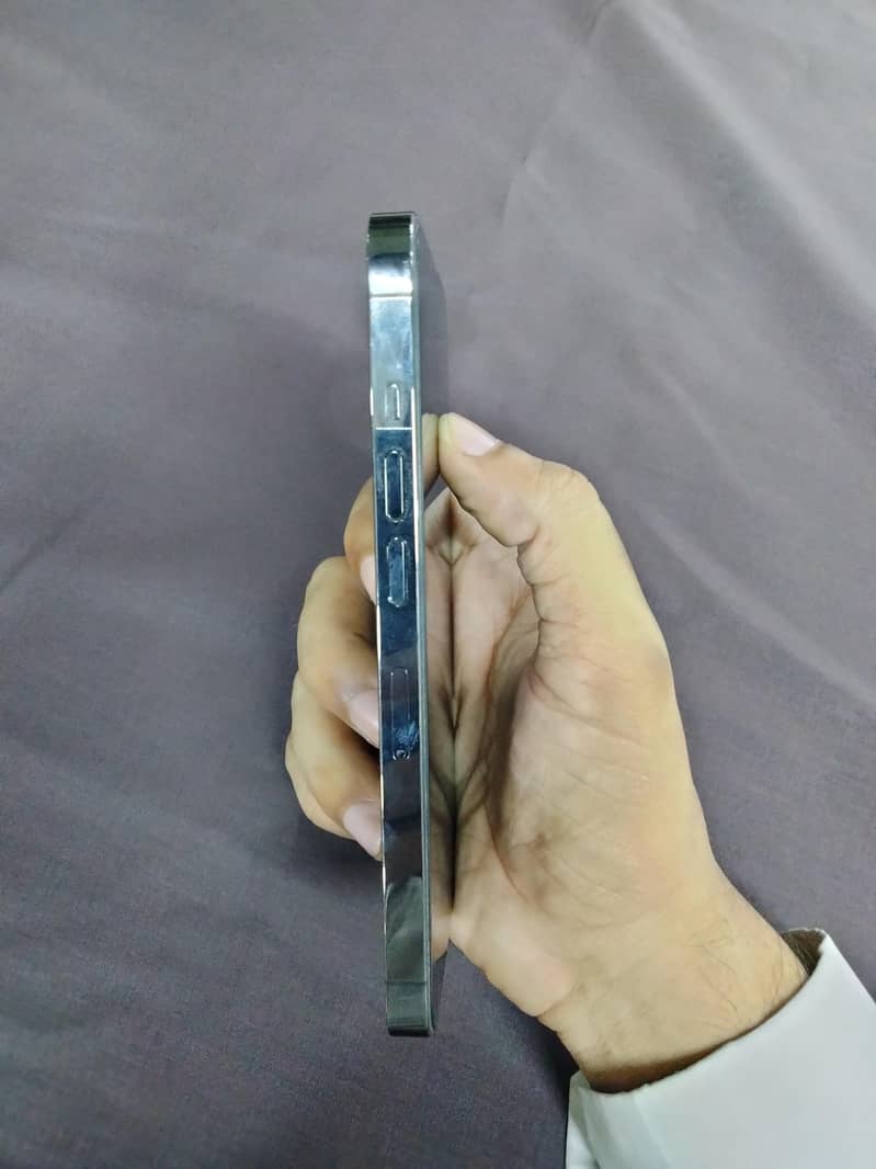 Apple iPhone 13 Pro 4