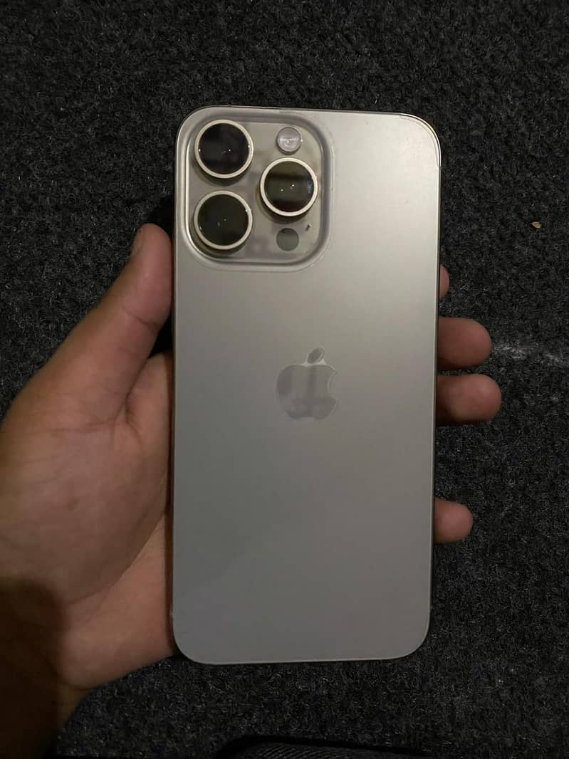 Apple iPhone 15 Pro Max 1