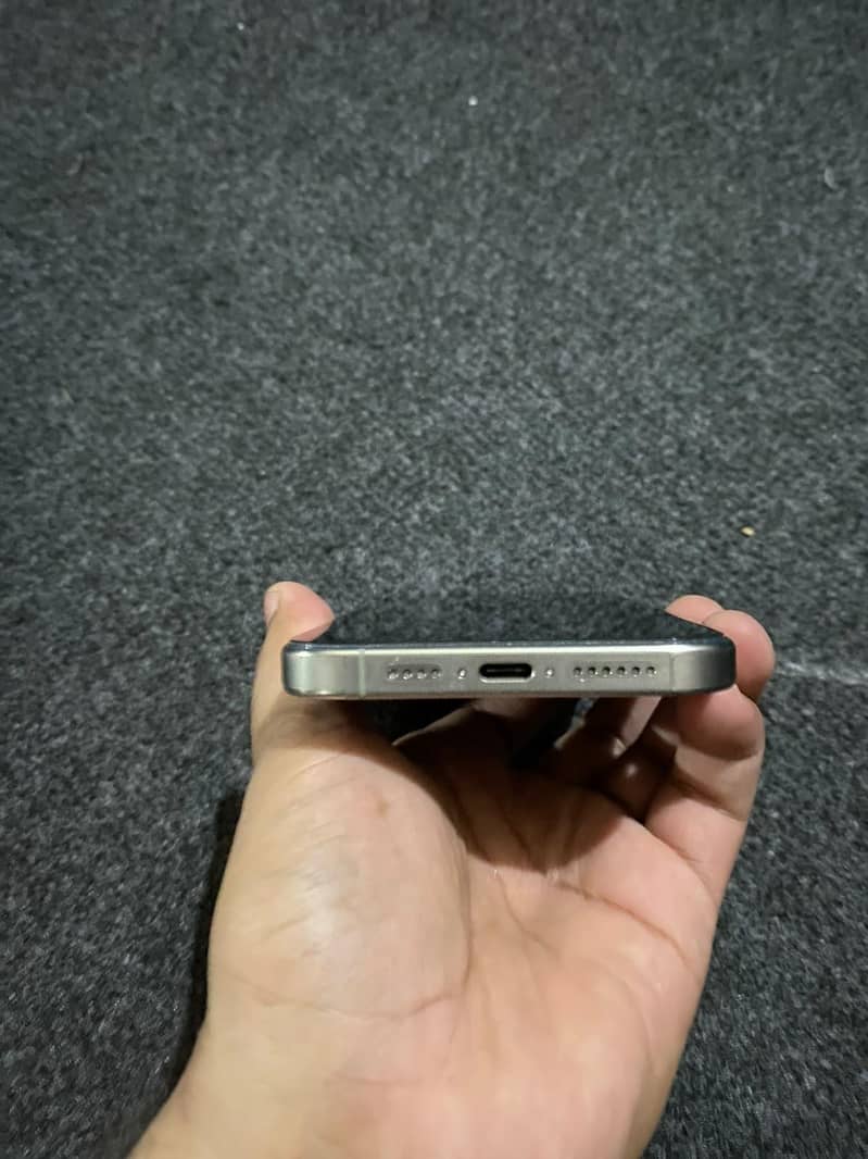 Apple iPhone 15 Pro Max 4