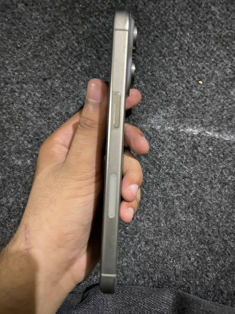 Apple iPhone 15 Pro Max 5