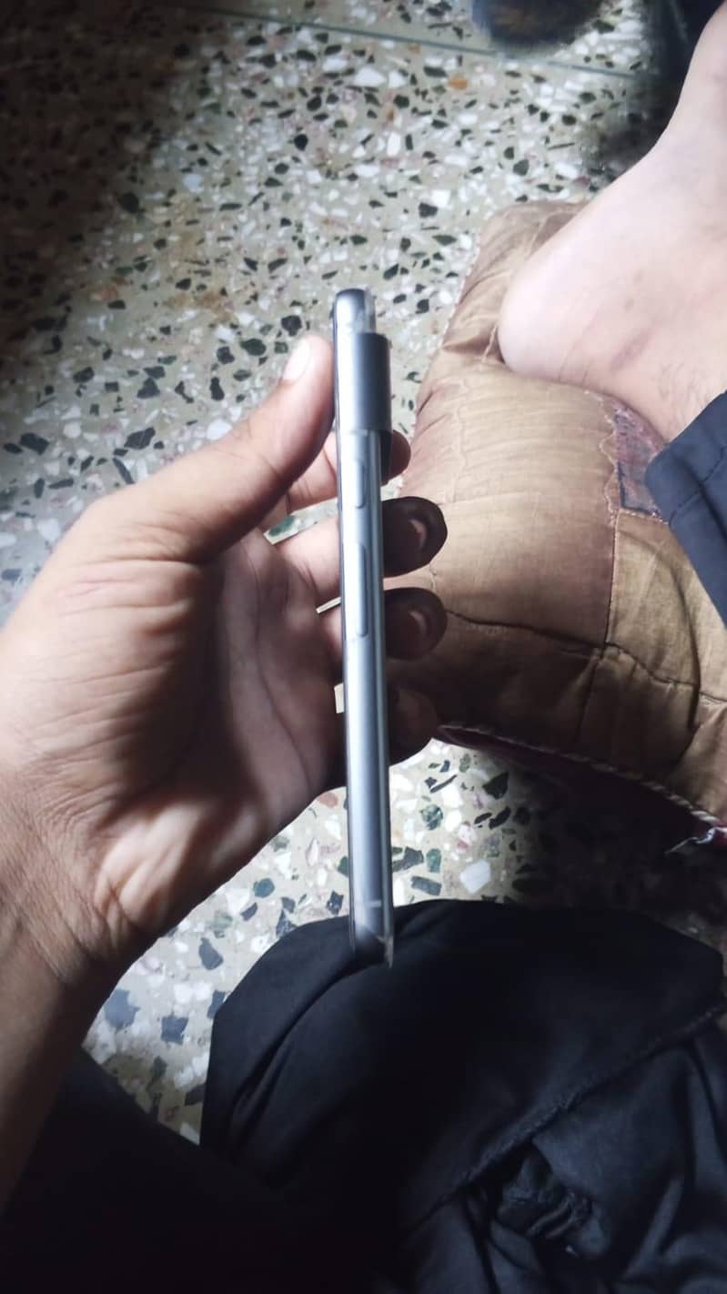 Google Pixel 8 4