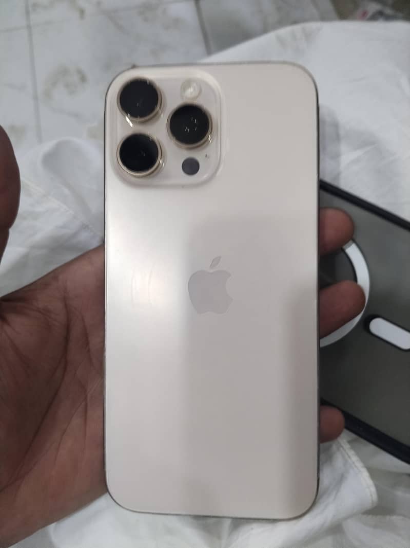 Apple iPhone 16 Pro Max 0