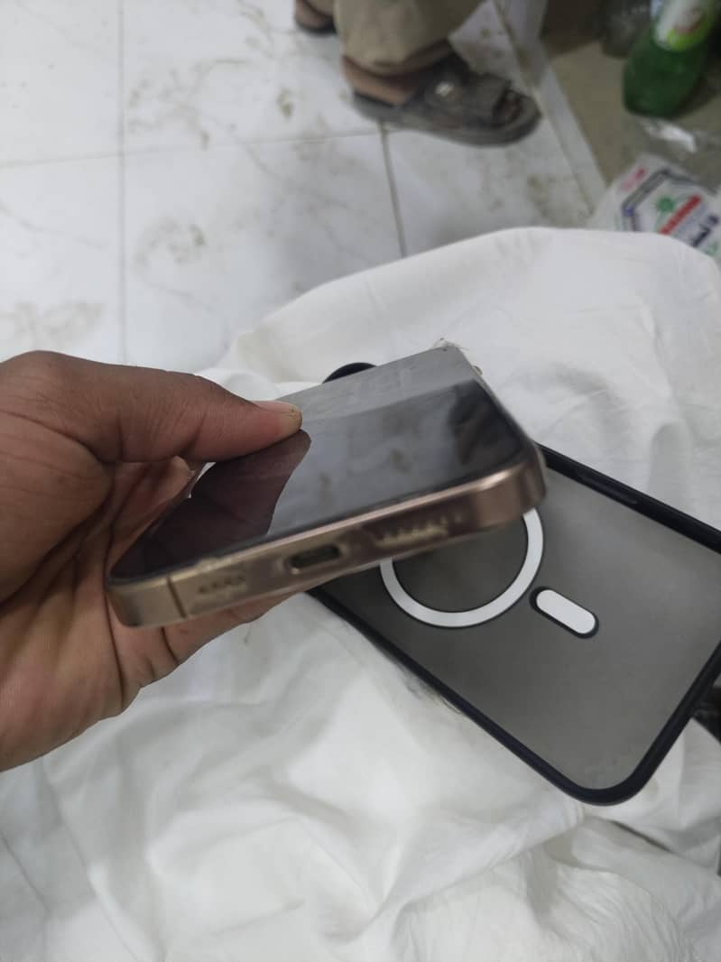 Apple iPhone 16 Pro Max 2