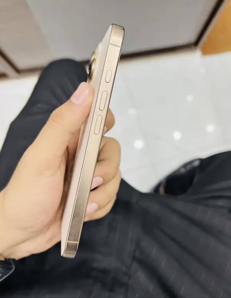 Apple iPhone 16 Pro 5
