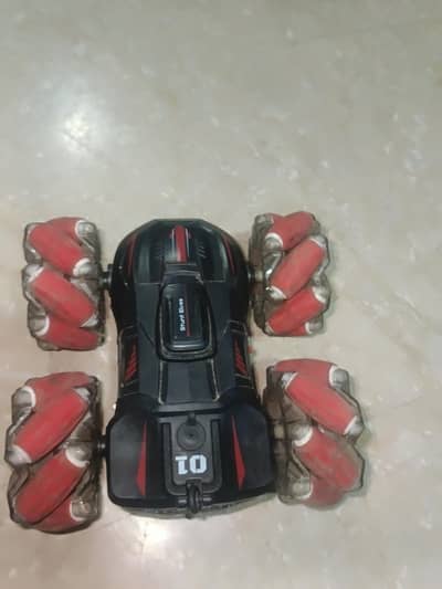 ya stunt car ha bilkul new ha Sirf remote ka ok button nai ha