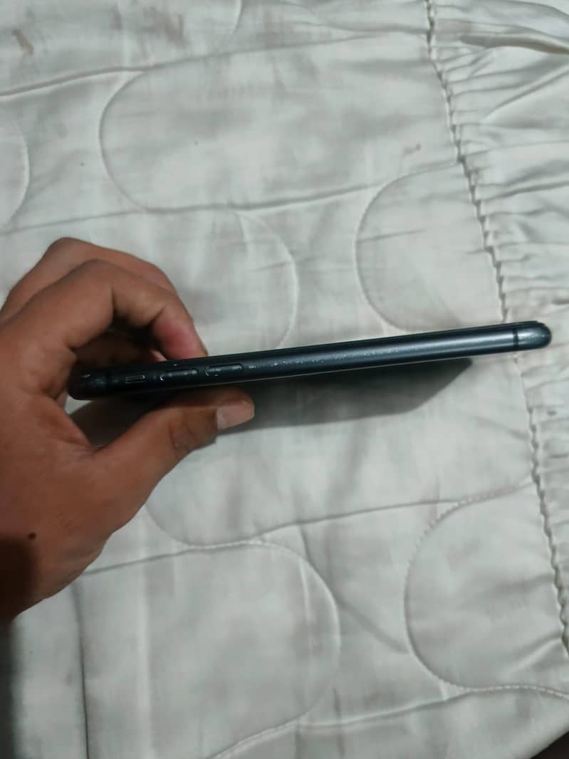 Apple iPhone 11 7