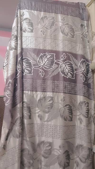curtain in good condition
