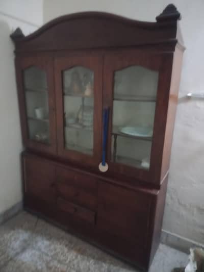 Showcase in good condition