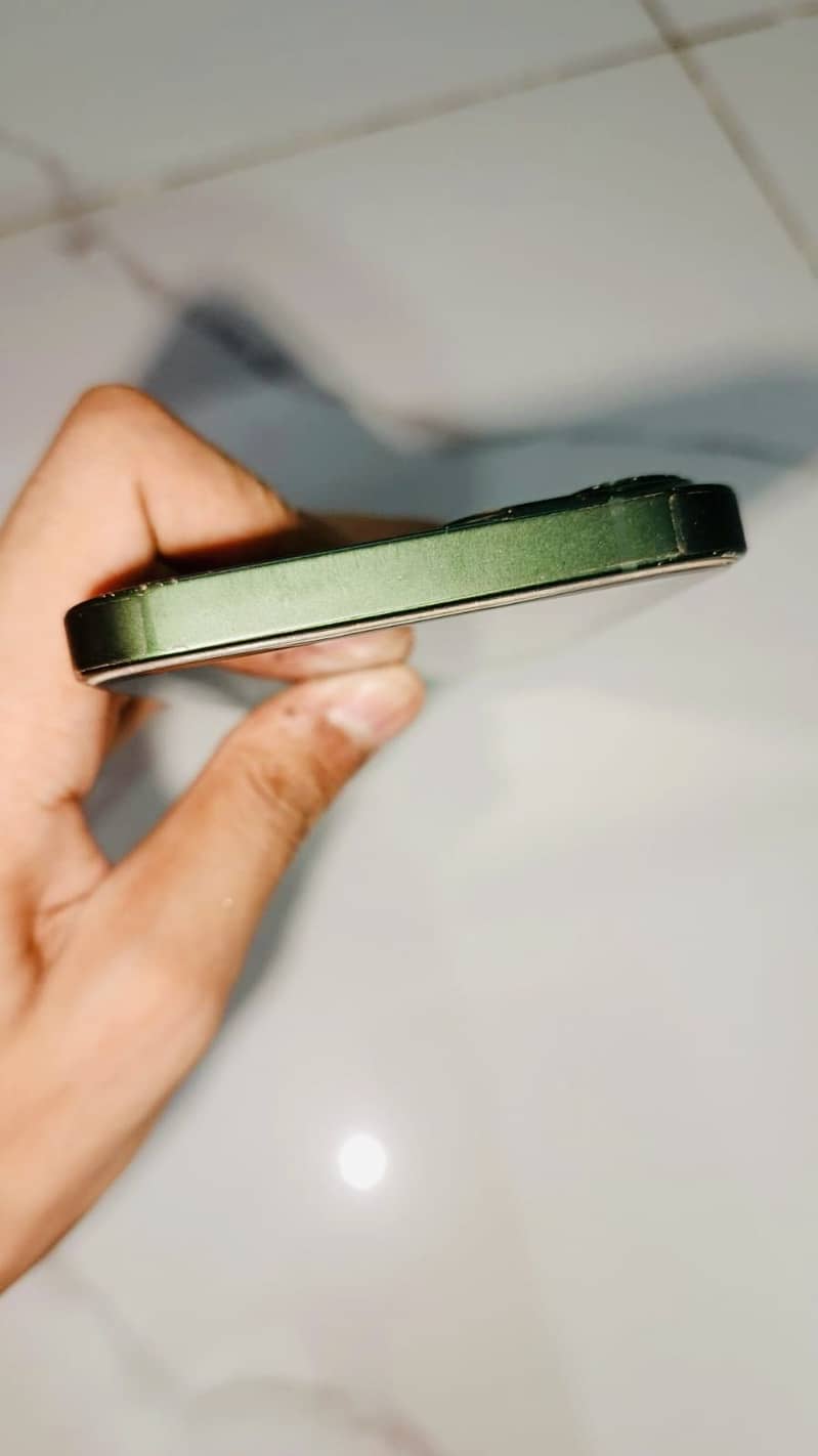 Apple iPhone 13 1