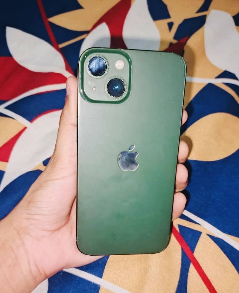 Apple iPhone 13 4