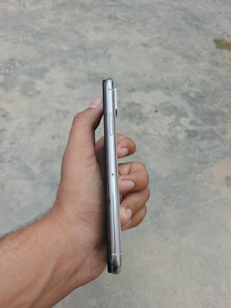 Apple iPhone XS 3