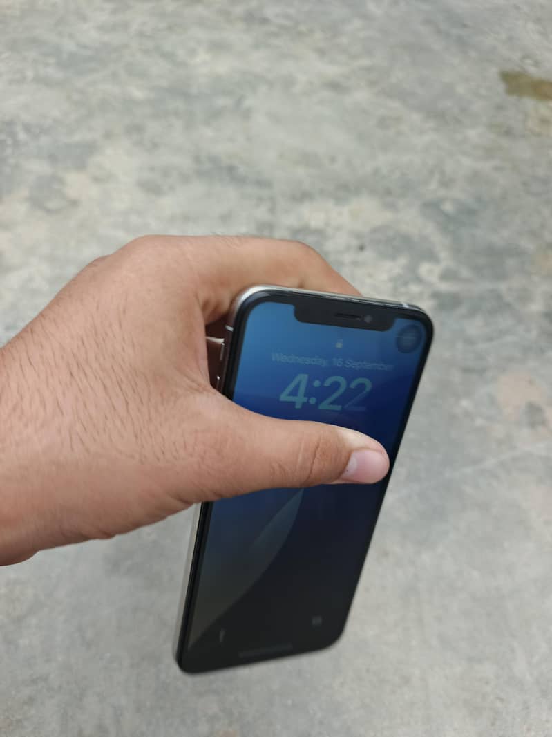 Apple iPhone XS 5