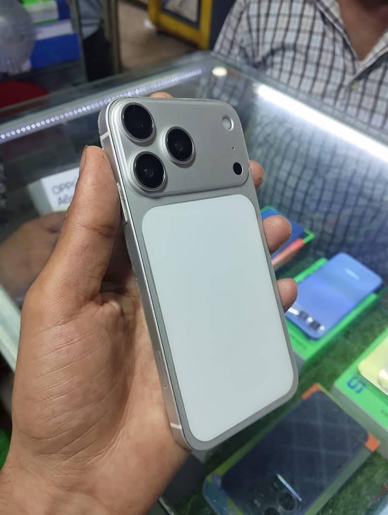 Apple iPhone 17 Pro 0