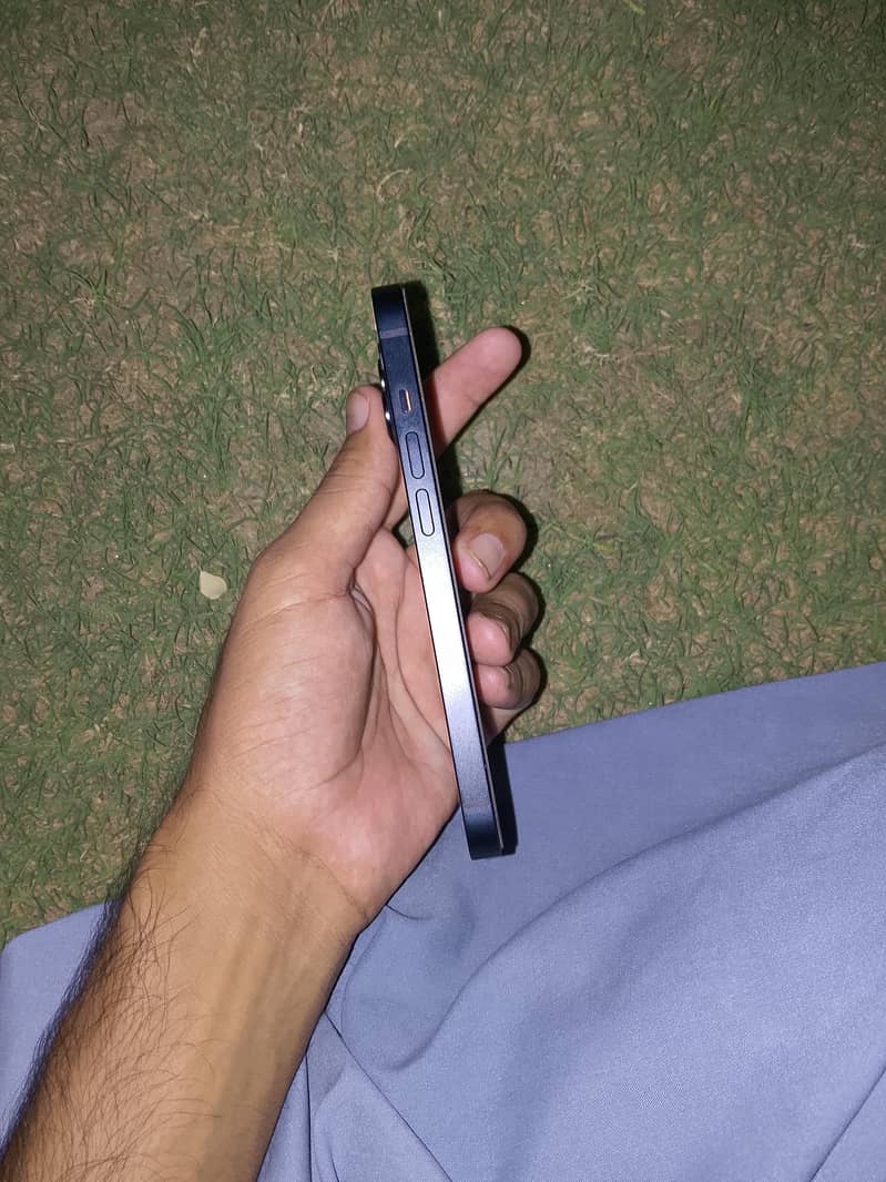Apple iPhone 14 3