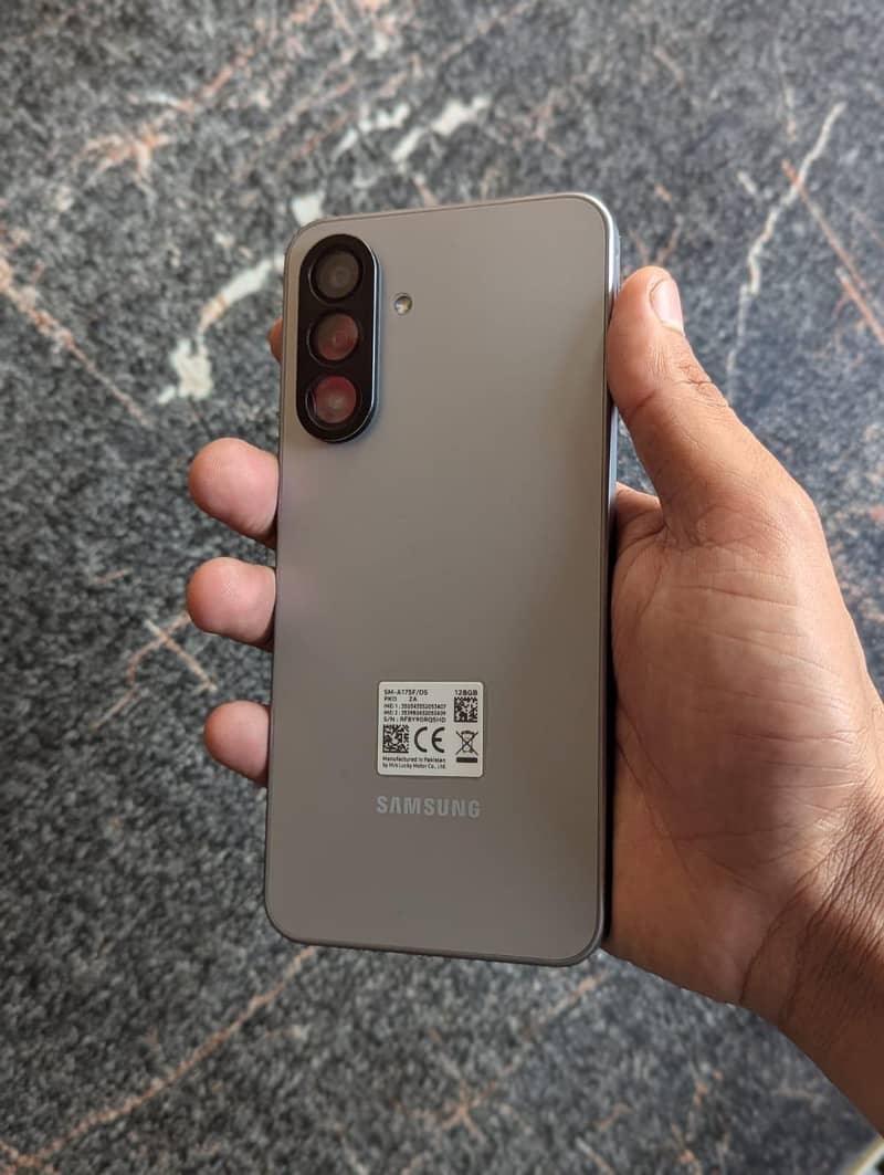 SAMSUNG A17 8