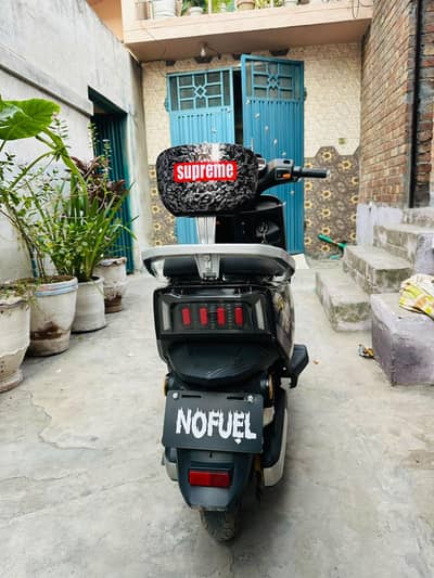 metro t9 sport Scooty for sale