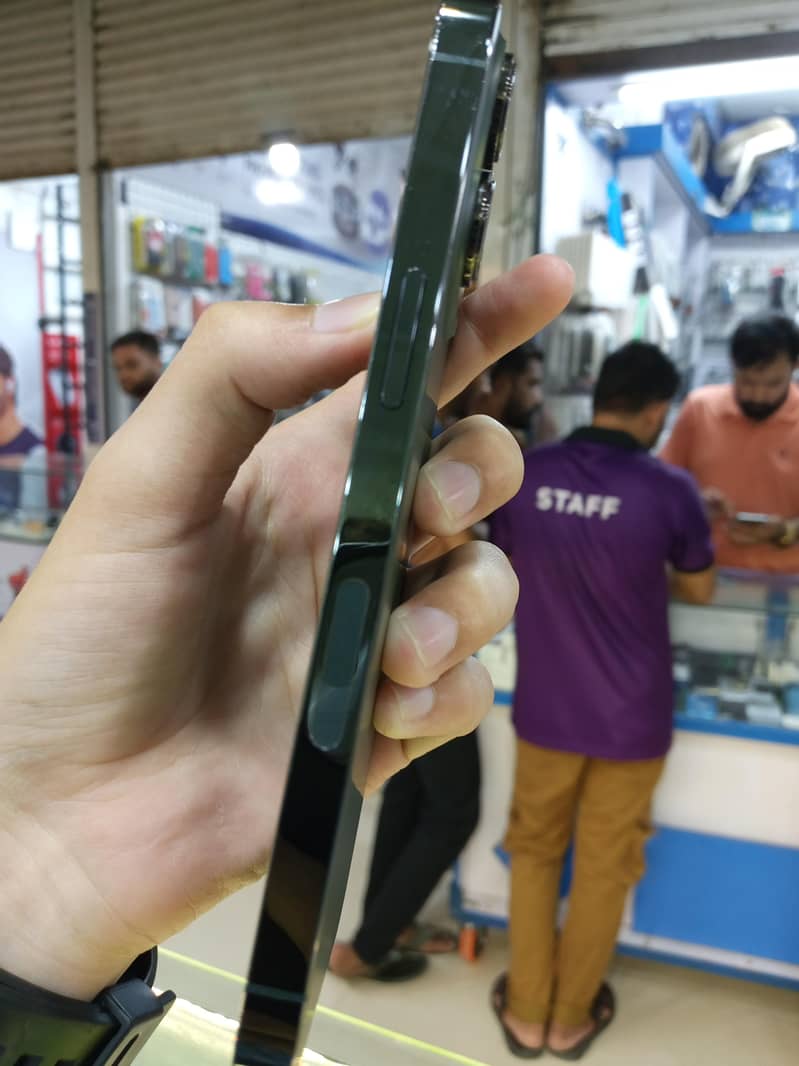 Apple iPhone 13 Pro 2