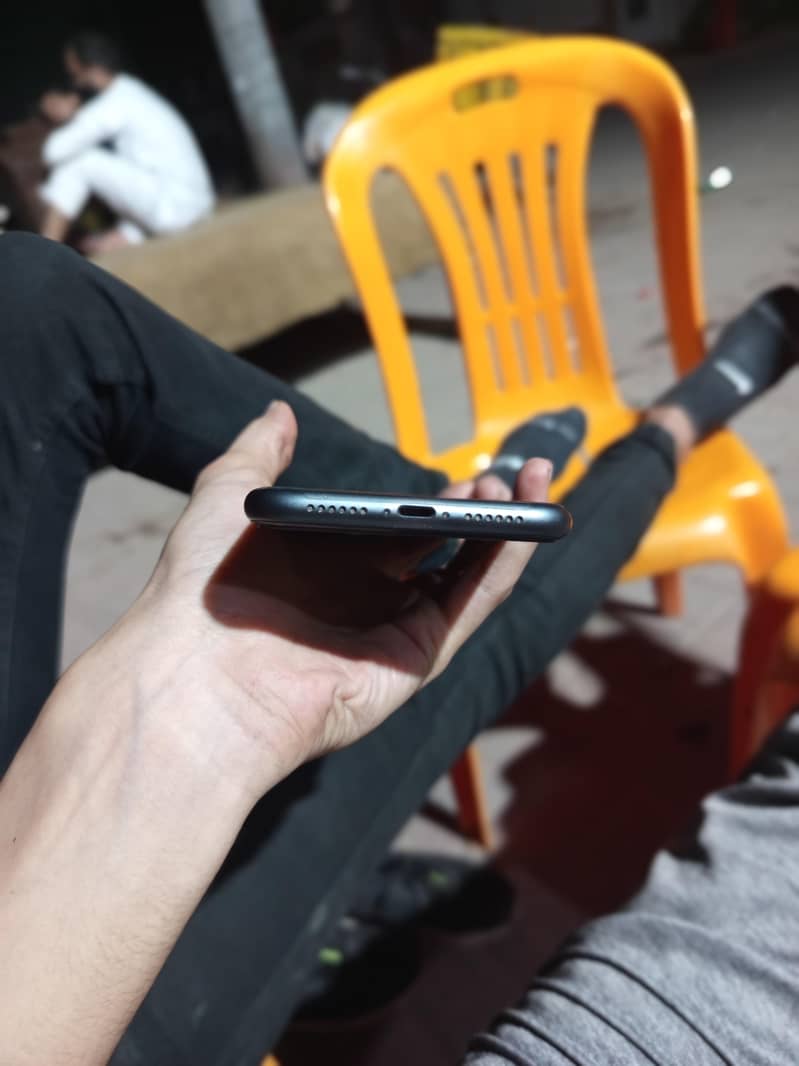 Apple iPhone 11 3